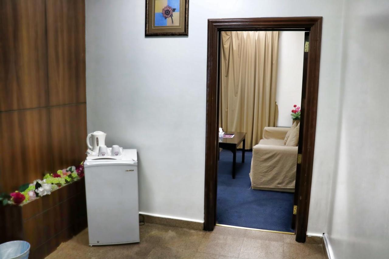 Al Farhan Hotel Suites Riade Exterior foto
